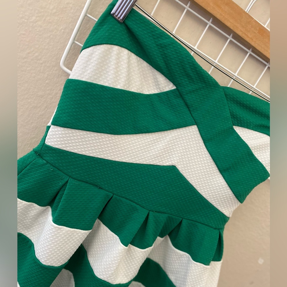 Very cute short tight dress. Fits to body